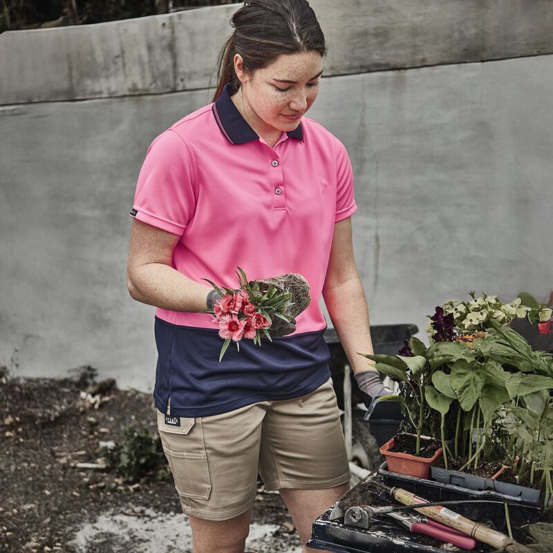 Womens Essential Stretch Cargo Short Thumbnail